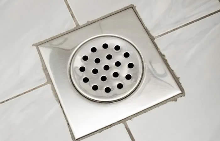 Foça Banyo Gideri Açma