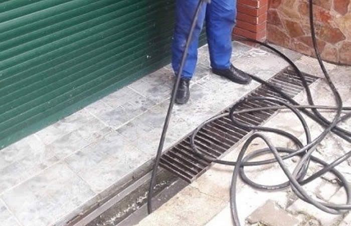 Karabağlar Yağmur Gideri Açma